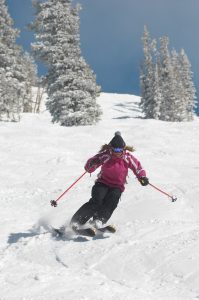 woman skiing